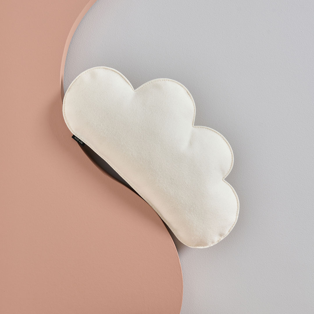 HEY-SIGN_Kissen_Wolke_aus_Filz-FC-THE-ESSENTIALIST-120825-HEYSIGN_Q Kissen Wolke
