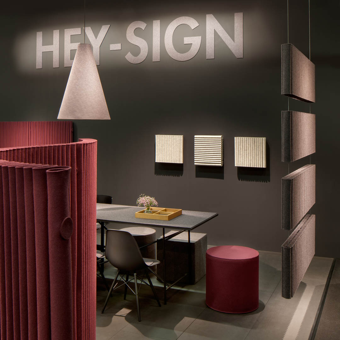 HEY-SIGN_Messestand_IMM_2018-18_1316_B Wandmodul Welle quadratisch