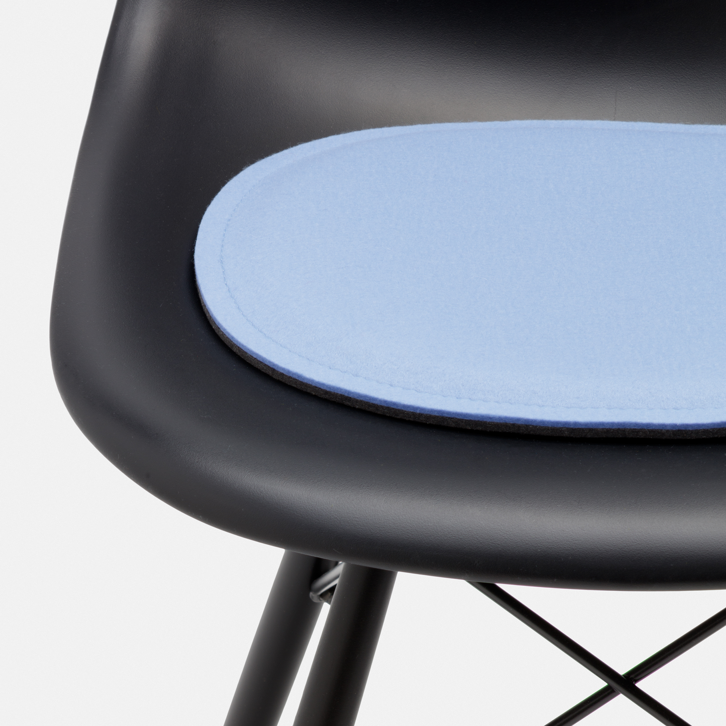 5-HEY-SIGN_Eames_Plastic_Armchair-aus_Filz-21_4992_3s_f19-01_QCm4uw62CigEbb Sitzauflage für Eames Plastic Sidechair