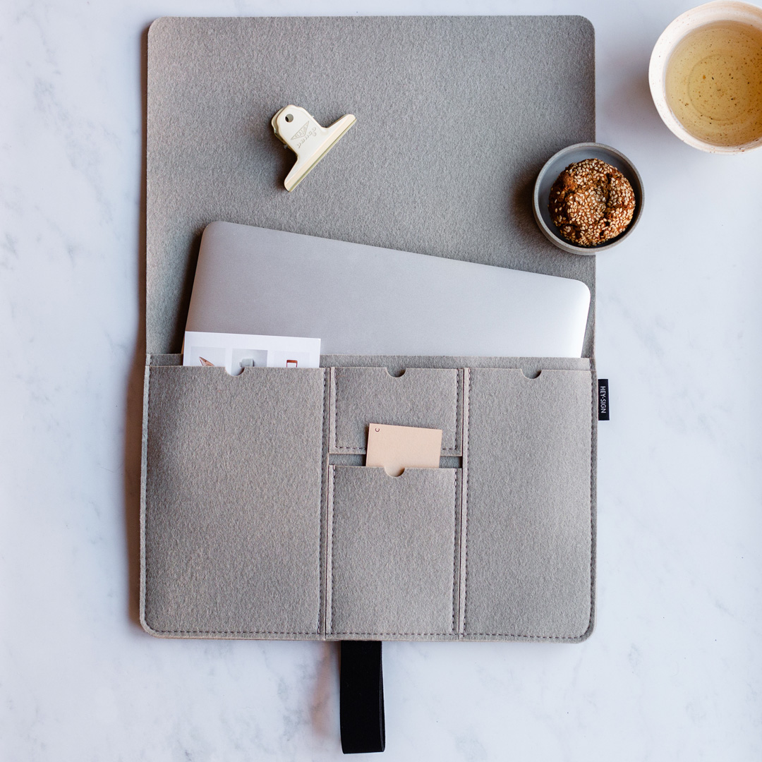 a-HEY-SIGN_Notebook-Tasche_13_f36_Herbst2019_SHawlisch_074_02_C Notebook-Tasche 13
