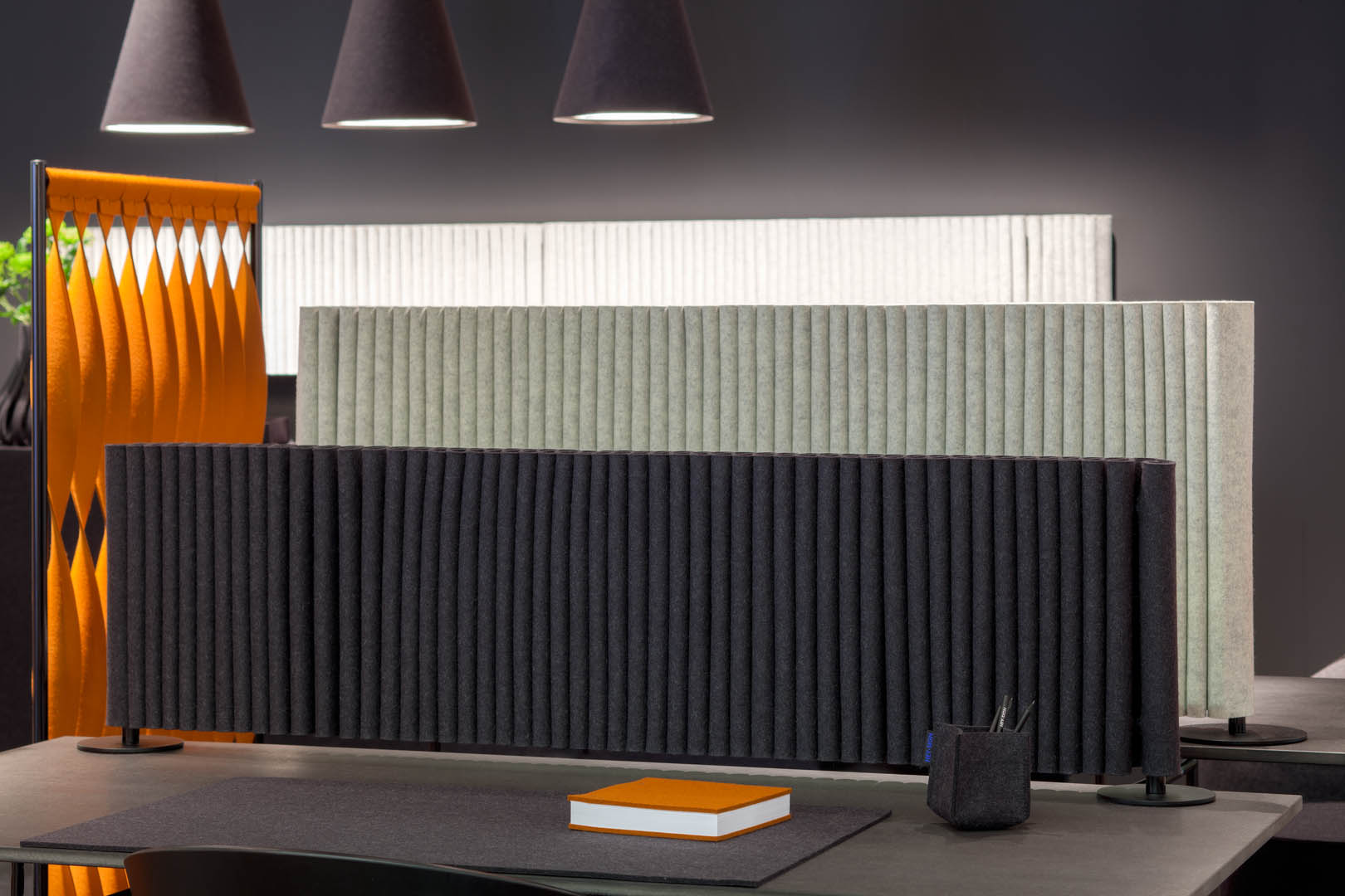 HEY-SIGN_Messestand_Orgatec_2016-16_2807 Tischmodul Welle inkl. 2 Tellerfüßen