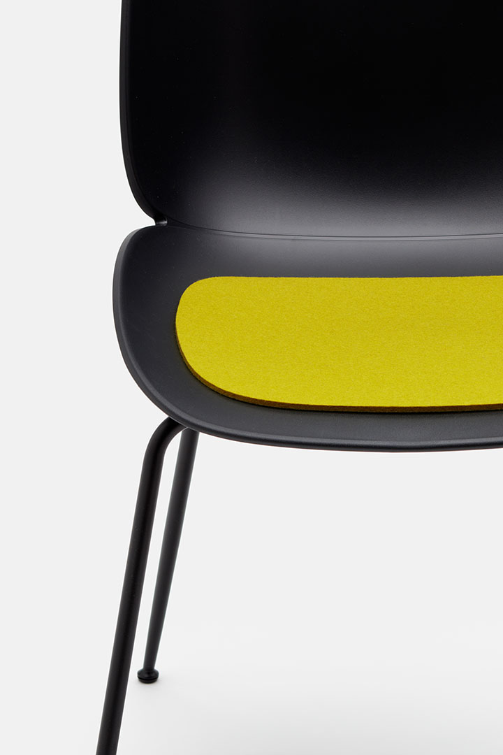 2-HEY-SIGN_Beetle_Chair_aus_Filz-21_5933_f25_A Sitzauflage für Beetle Chair