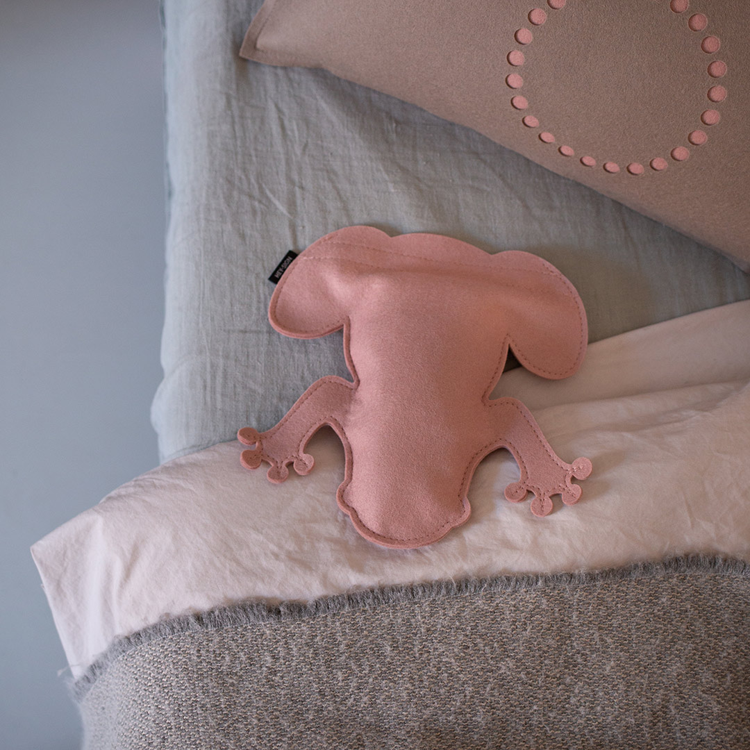 HEY-SIGN_Kirschkernkissen_Nico_f51_Kissen_Stamp_Circle_f36 Cherry pit cushion